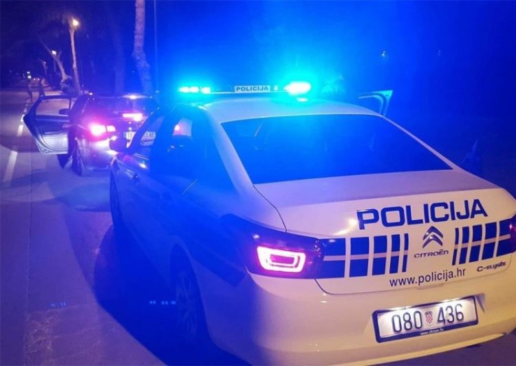Je li se nekome zamjerio: Policajcu izgorjeli motocikl i auto, a potom je stradao i auto Slovenca
