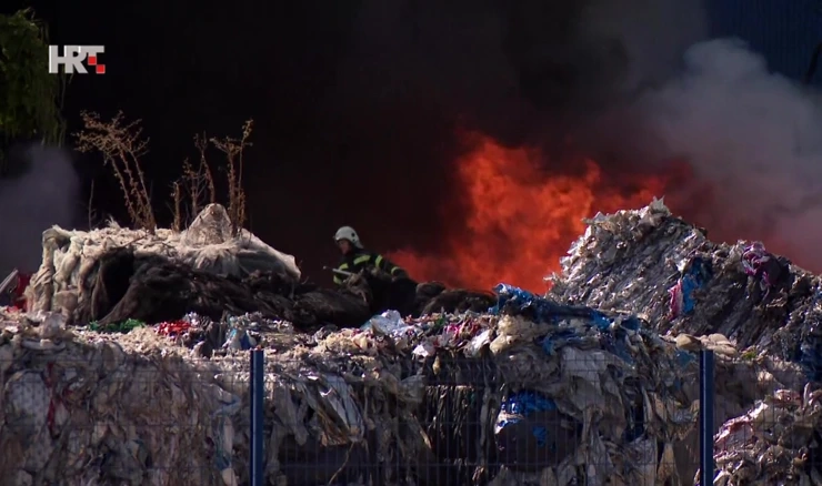 Novi požar na otvorenom skladištu plastike kod Osijeka, bila je i eksplozija, evo što kaže vatrogasni šef