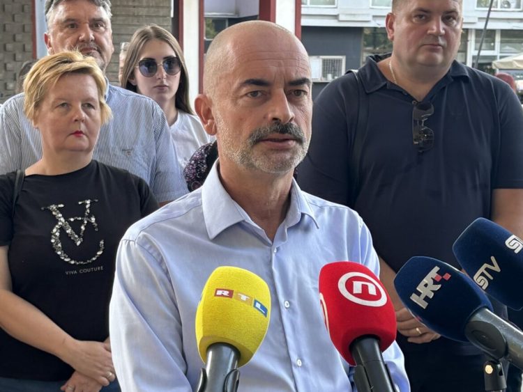 VIDEO, FOTO Saborski zastupnik Čabaj: Upravo se događa egzodus iz Domovinskog pokreta
