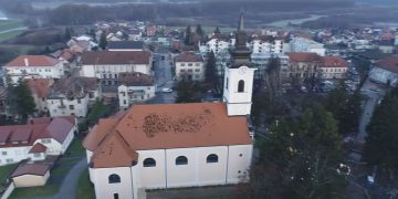 Petrinja: Pravoslavni objekti se obnavljaju, katolički na čekanju. Ali, unatoč obnovi – smeta hrvatska zastava