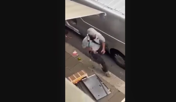 VIDEO Sirijac napravio kaos u Essenu: S mačetom u ruci divljao po gradu, zapalio dvije kuće, dvoje djece je kritično, ukupno tridesetak ozlijeđenih u požarima…
