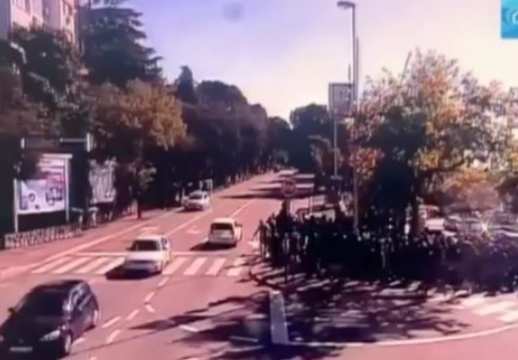 Policija je već imala posla u Rijeci, pedesetak Torcidaša riješili su nakon kraćeg sukoba