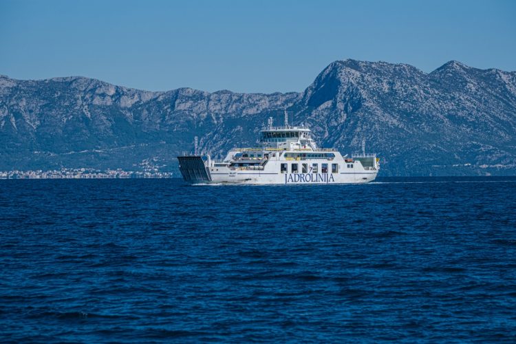 FOTO Pala rampa na trajektu “Mljet”. Gradonačelnica Supetra: Netko treba odgovarati za sve što se događa