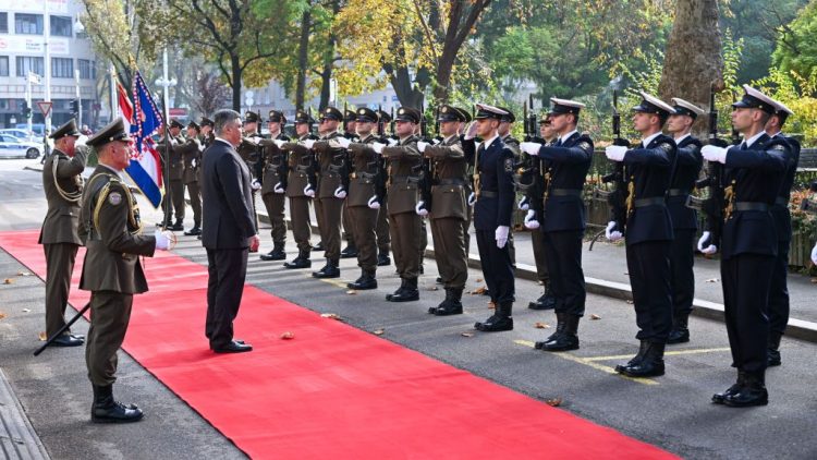 Milanović o misterioznom sastanku u MORH-u: Razgovaralo se i o raspravi o mogućnostima uvođenja obveznog vojnog roka