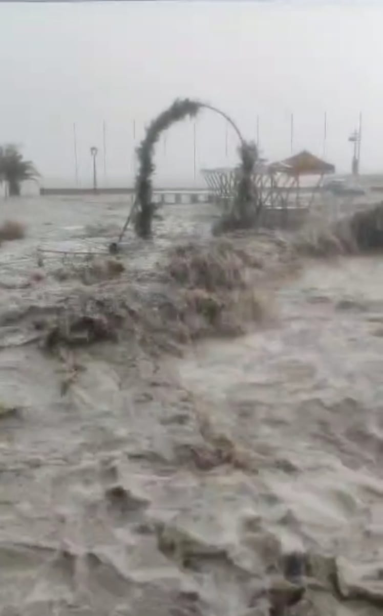 VIDEO Drama u Podgori, snažna bujica zbog ekstremnih 140 litara kiše po m2, načelnica objavila upute