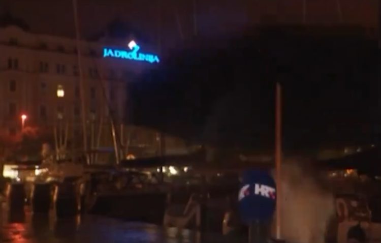 VIDEO HRT-ova novinarka se srušila dok je izvještavala o rezultatima istrage nesreće s poginulim pomorcima