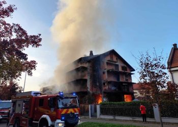 Požar u Sesvetama, vatra zahvatila i obližnju kuću