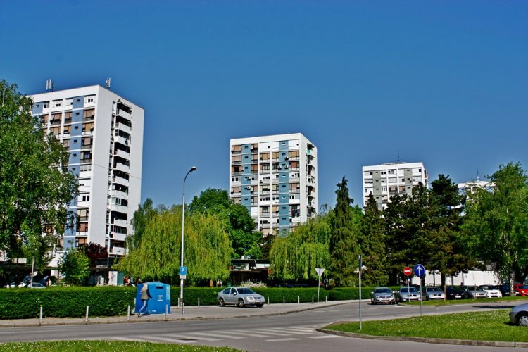 Nije kaos samo u Sigetu zbog parkinga: Tomaševićevi “ureduju” i u Trnskom, stanari su ogorčeni jer im lijepe kazne