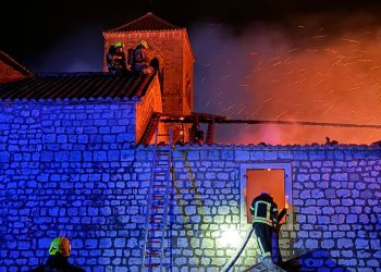 FOTO U požaru izgorio samostan u Arbaniji: U nekoliko sati nestala je baština iz 15. stoljeća