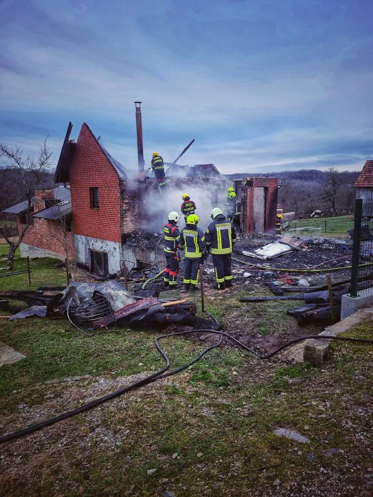 FOTO Užas kod Zagreba: Nakon požara kuće pronađeno mrtvo tijelo