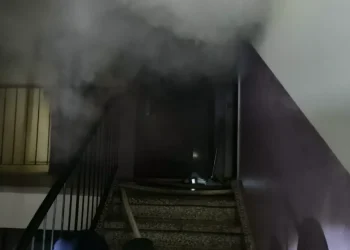 Tragedija u Osijeku: U požaru poginuo muškarac. Stan je bio pun plastičnih boca