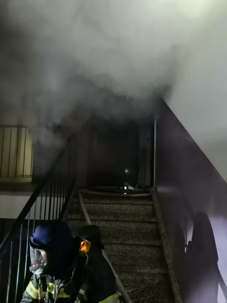 Tragedija u Osijeku: U požaru poginuo muškarac. Stan je bio pun plastičnih boca