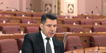 VIDEO Grmoja o užasnim prijetnjama: Dobio sam sliku svoje djevojčice u mrtvačkom sanduku. Policija nije ništa riješila
