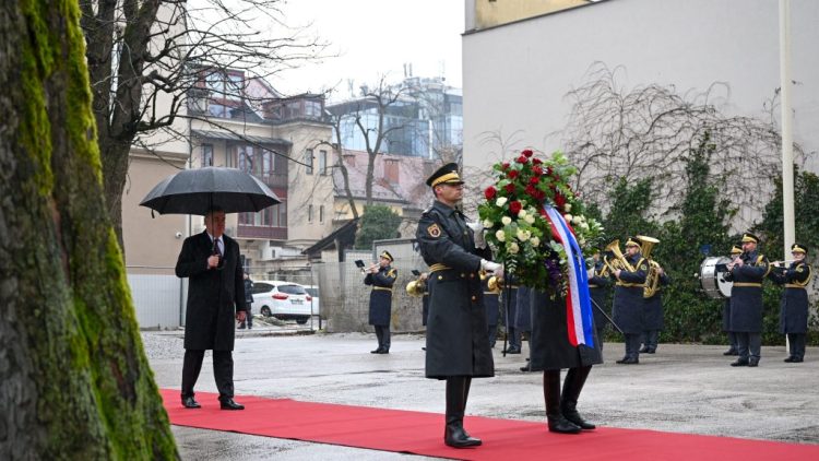 Milanović u Sloveniji o mirovnjacima u Ukrajini: Tko bi tamo trebao ići? Možda slovenski sinovi i kćeri ili hrvatski?