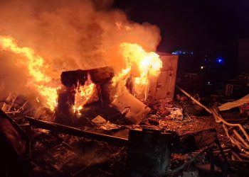 Spasila ih policija: Još jedan nevjerojatan napad na vatrogasce koji su došli ugasiti požar