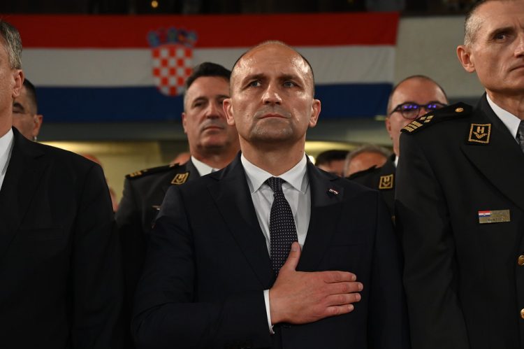 VIDEO Anušić na svečanoj akademiji: Oslobođenje zemlje plaćeno je krvlju. Nismo imali ništa a stali smo pred treću vojnu silu Europe