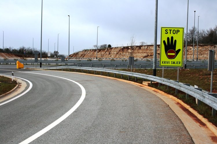 Svašta ima: Policija ga zaustavila pijanog i u krivom smjeru na ipsilonu. Vozačka istekla još u Jugoslaviji…