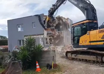 U Ližnjanu započelo uklanjanje 25 bespravno sagrađenih objekata