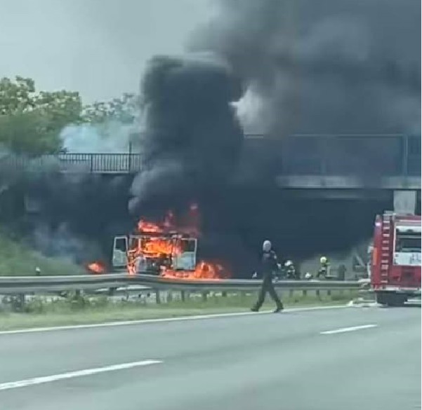 VIDEO Druga drama na A3 kod Zagreba: Prvo požar šlepera pa lančani sudar pet automobila