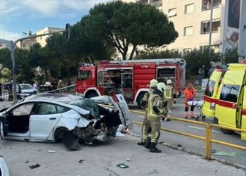 Prometni stručnjak o strašnoj nesreći u Splitu: Tesla je jurila više od 150 km/h. Nakon udarca u bubamaru poletjela je…