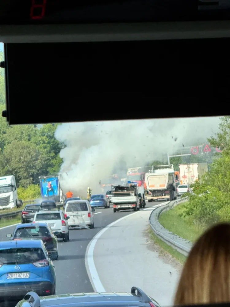 Požar kamiona na A1: Stvorila se kolona