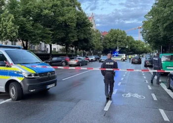 Drama u Passauu: Muškarac se Mercedesom zaletio u gomilu. Među ozlijeđenima i njegova supruga i kći