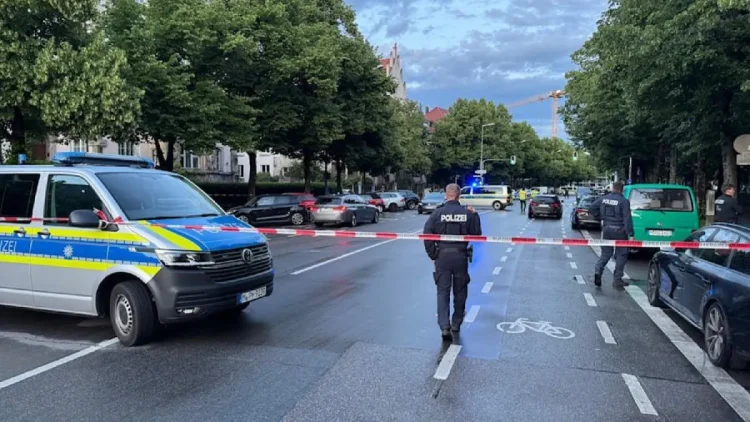 Drama u Passauu: Muškarac se Mercedesom zaletio u gomilu. Među ozlijeđenima i njegova supruga i kći