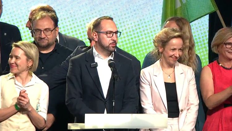 Tomašević osvojio drugi mandat. Tvornicom se orilo skandiranje: Senf! Senf! Senf!
