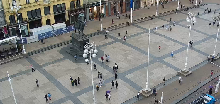 Stravična poruka na glavnom zagrebačkom trgu: Bana Jelačića oslijepio bijelom a njemu i konju crvenom odrezao glavu uz poziv na borbu