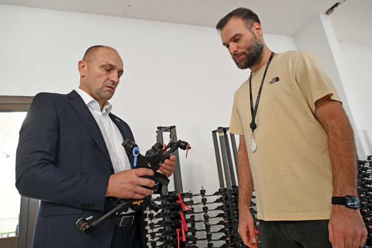 FPV dronovi Orqe prvi put u vojnom mimohodu: Hrvatska tehnologija na putu prema vrhu europske obrambene industrije