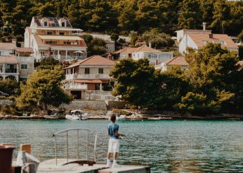 Užas na Korčuli: Filipinka ostavila novorođenče u košari ispred apartmana