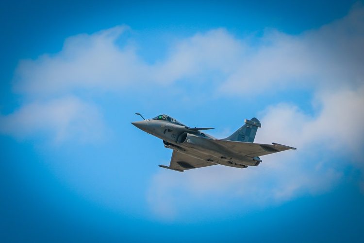 Veličanstveni vojni mimohod povodom 30. obljetnice Oluje: U letačkom programu mimohoda sudjeluje 41 zrakoplov iz sastava HRZ-a i šest helikoptera MUP-a RH