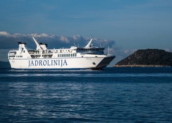 Užas na trajektu za Velu Luku: Vrata joj odrezala jagodice…