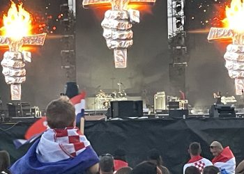 VIDEO Thompsonov spektakl na Hipodromu u Sinju na dan početka Oluje: Da možemo i viknuti da smo za svoj dom spremni