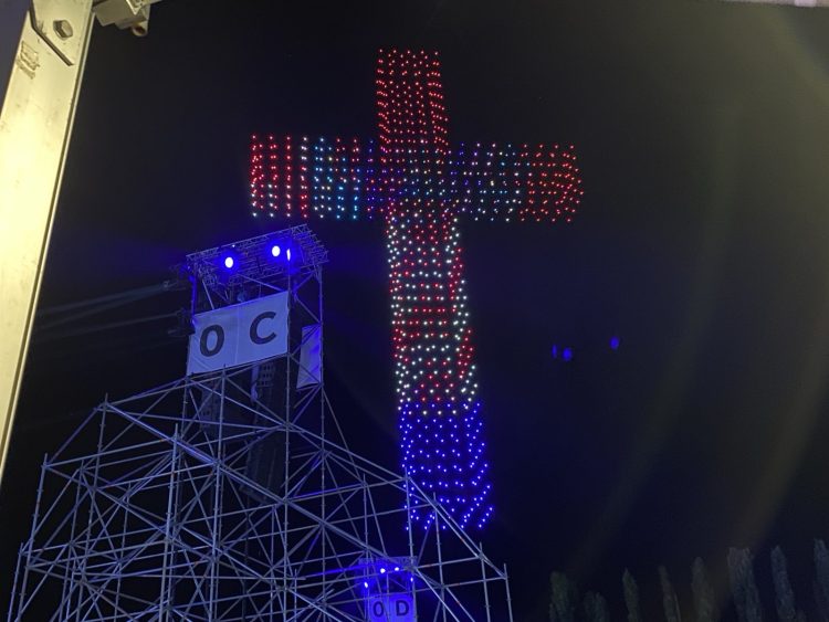 VIDEO Thompsonov spektakl na Hipodromu u Sinju na dan početka Oluje: Da možemo i viknuti da smo za svoj dom spremni