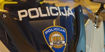 Drogirani stariji motociklist divljao cestama i bježao policiji: Namjerno je udraio i policajca na motoru koji je potom pao…