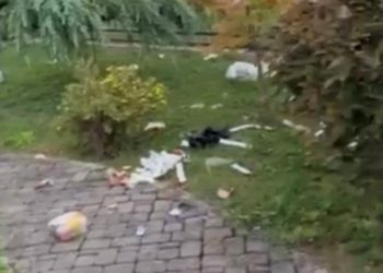 Incident u Slavonskom Brodu: Dvorište gradonačelnika Duspare zasuto otpadom