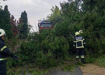 Nevrijeme pogodilo Hrvatsku: Stotine vatrogasaca na terenu. Deseci tehničkih intervencija