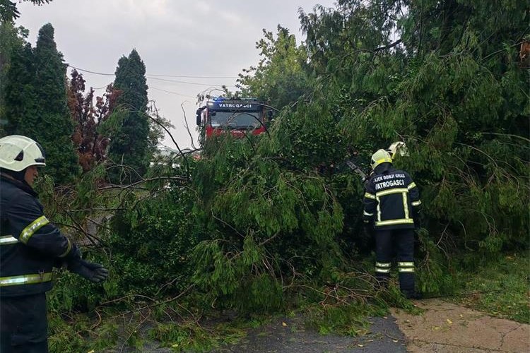 Nevrijeme pogodilo Hrvatsku: Stotine vatrogasaca na terenu. Deseci tehničkih intervencija