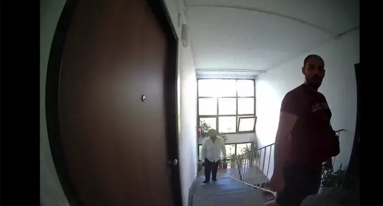 VIDEO Pogledajte ekipu koja obilazi vrata po zgradama: Jesu li to pljačkaši stanova?