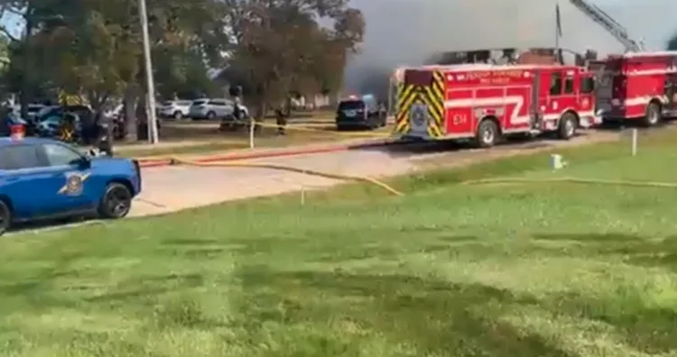 Pucnjava i požar u crkvi u Michiganu: Napadač je ubijen… Autom probio kroz vrata crkve i počeo pucati po ljudima