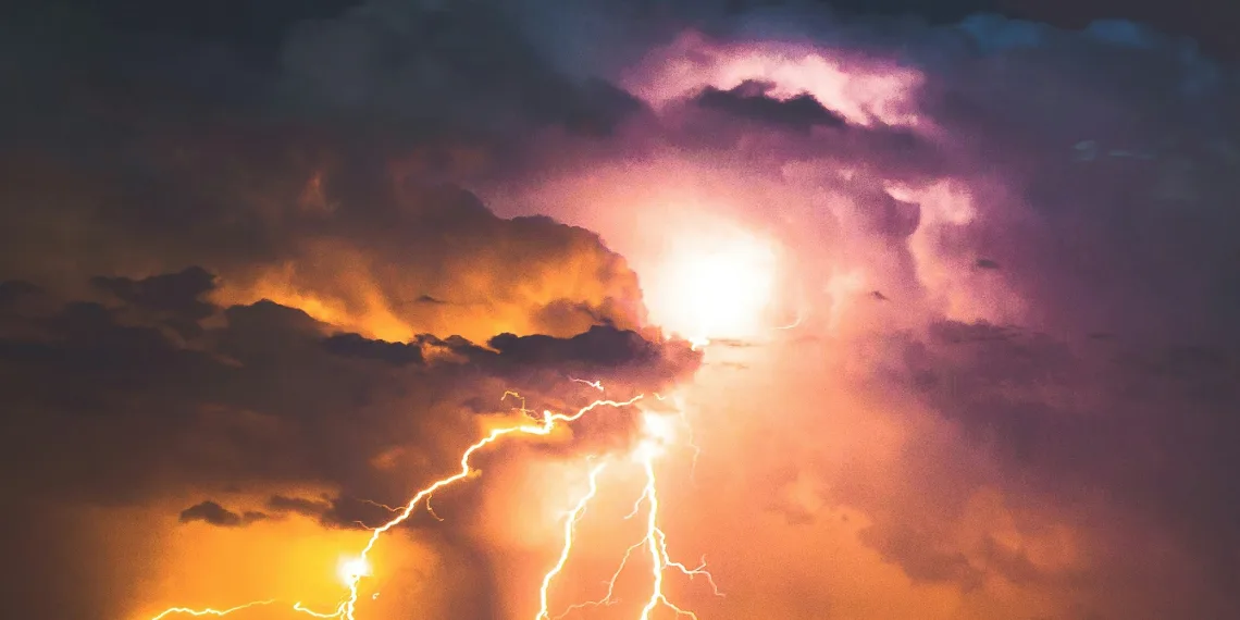 Narančasto upozorenje DHMZ-a: Stiže grmljavinsko nevrijeme, mogući pljuskovi, tuča i bujične poplave