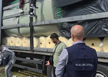U Hrvatskoj uhićena dva Srbijanca krijumčara: U teretnjaku otkriveno šest migranata. Ugroženi su im bili životi