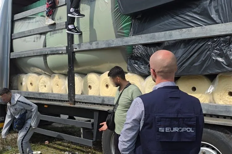 U Hrvatskoj uhićena dva Srbijanca krijumčara: U teretnjaku otkriveno šest migranata. Ugroženi su im bili životi