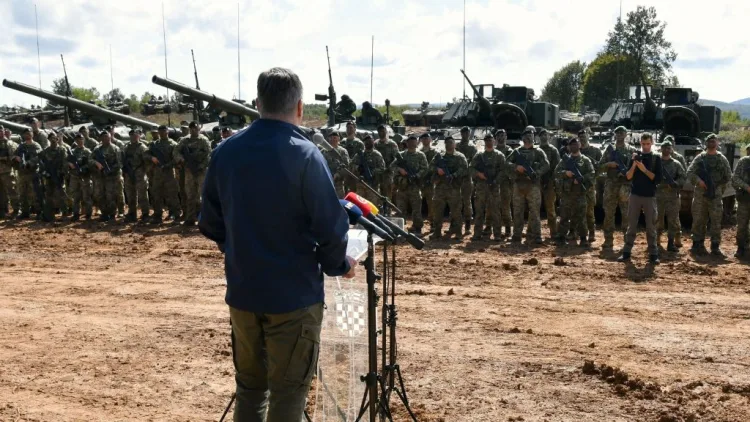 Milanović poručio Vladi RH: HV-u osigurati ekonomičnu i racionalnu opskrbu onim što treba
