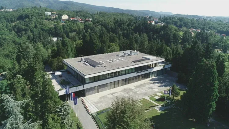 Drama na Pantovčaku: Muškarac tvrdio da ima bombu… Htio na silu ući u Milanovićev ured