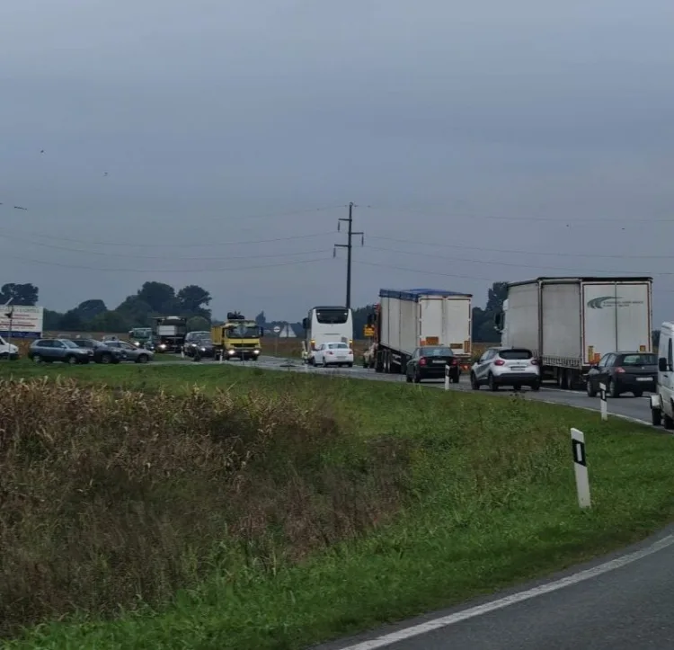 Strava na sjeveru zemlje: U sudaru dva auta i autobusa poginula jedna žena
