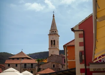 Pobuna na Hvaru. Ujedinili se i crveni i plavi: Nećemo 800 stranih radnika na 1600 stanovnika!