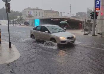 Nevrijeme poharalo šibensko područje: Poplavljene ceste i podrumi, vatrogasci zatrpani pozivima