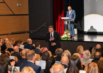 Milanović oštro kritizirao politiku Plenkovića: Hrvatska je u rupi… a bez europskog novca smo u bunaru